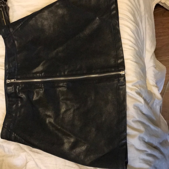 Black leather skirt - Picture 1 of 1
